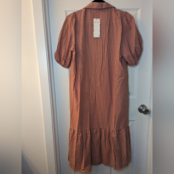 Carousel Ruffled Midi Dress - Picture 3 of 5